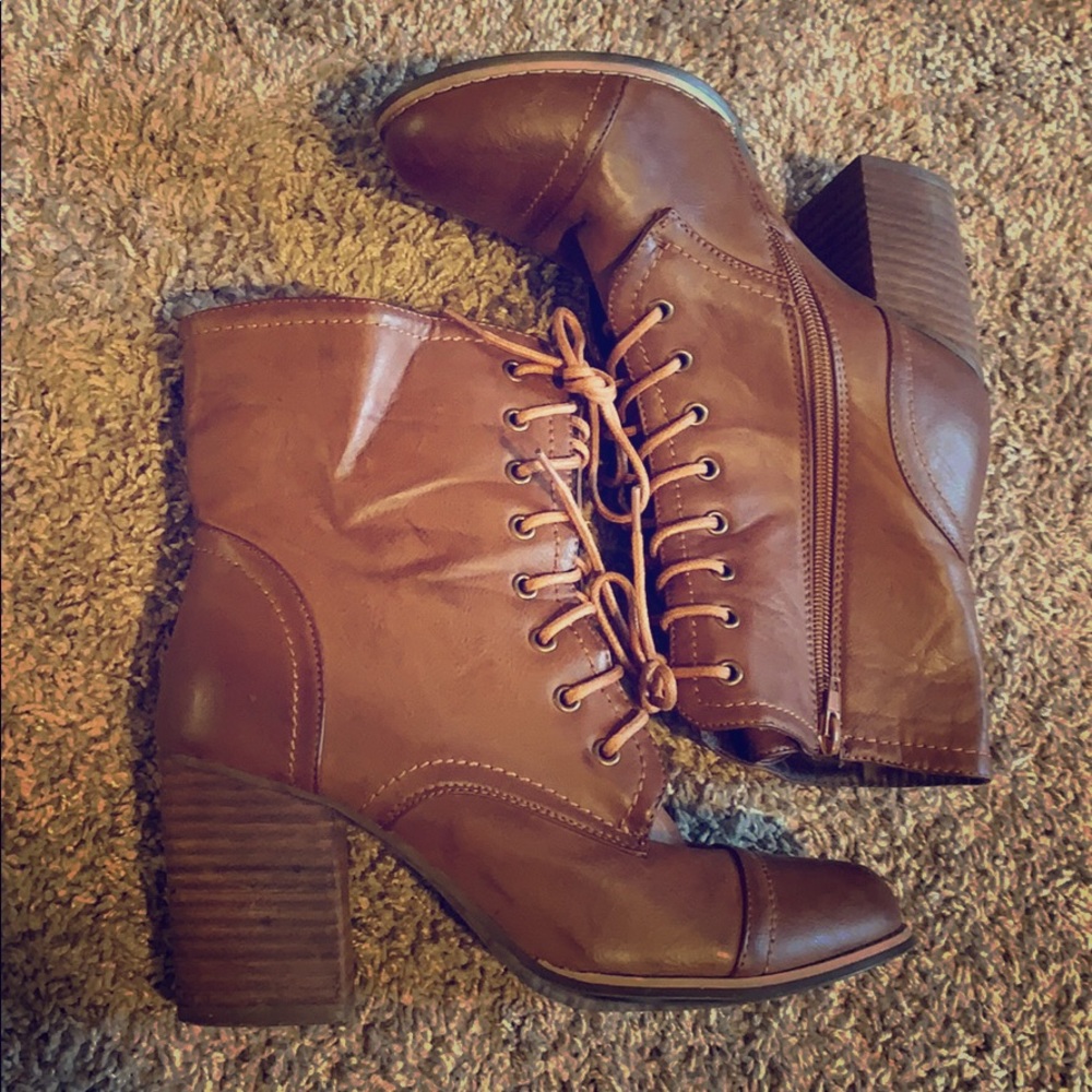 Lace up Block Heel Boots
